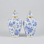 1576 3332 VASES AND COVERS